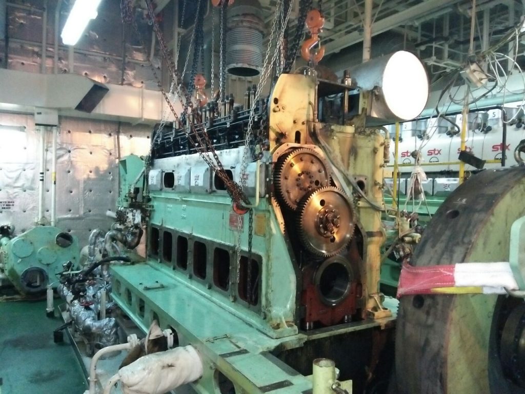 Removal of Crankshaft From Engine to Under Repair